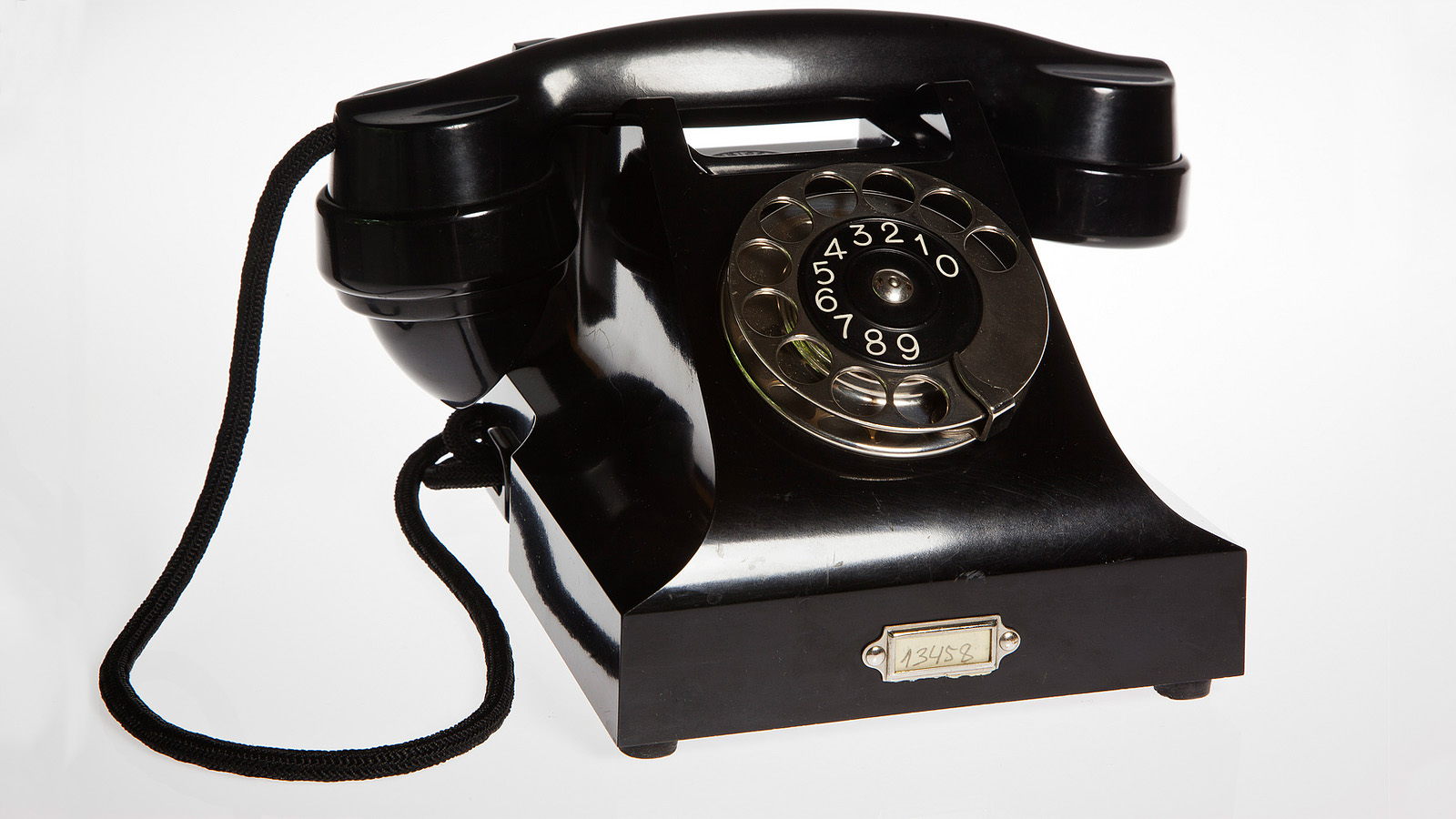 Телефон 30 отдела. Телефонный аппарат Эриксон 1910 года. Эбонитовый телефонный аппарат. Алмон Строуджер.